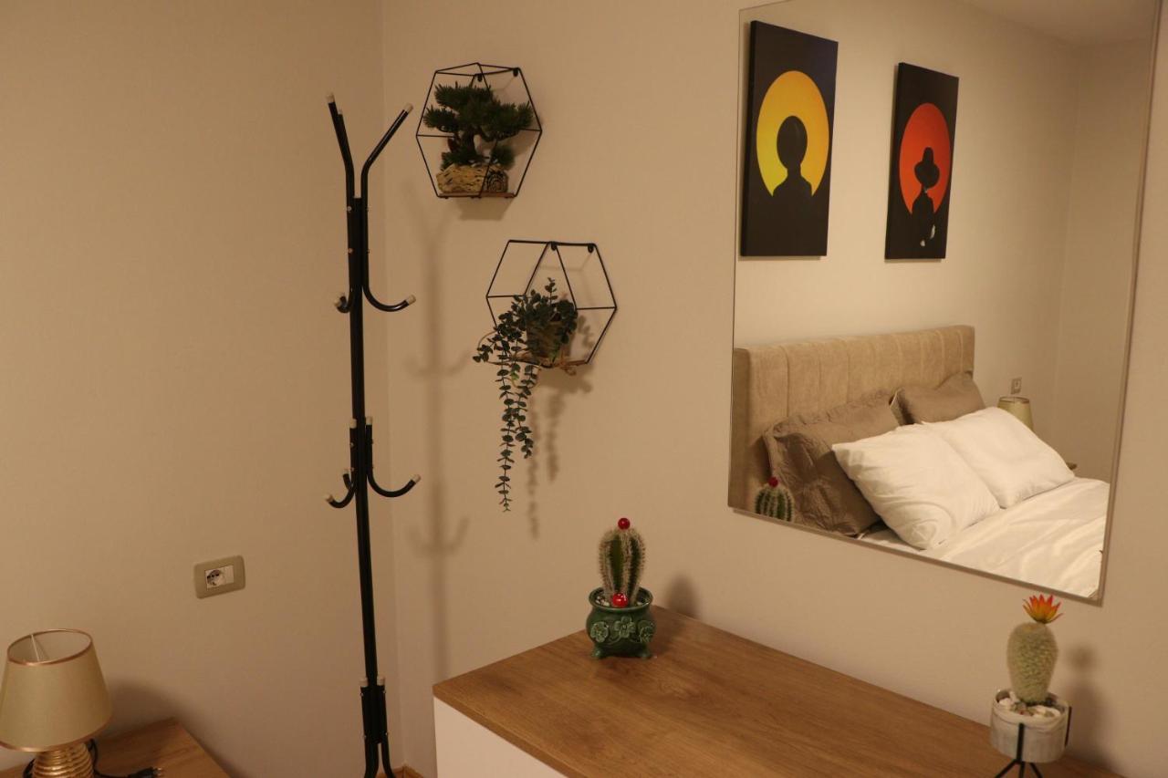 Pine Apartment Tirana Buitenkant foto