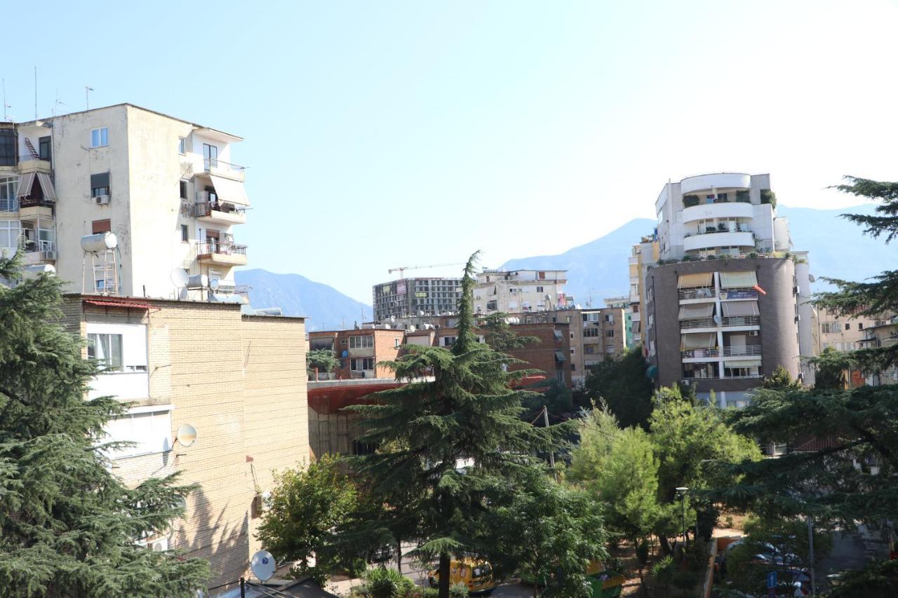 Pine Apartment Tirana Buitenkant foto