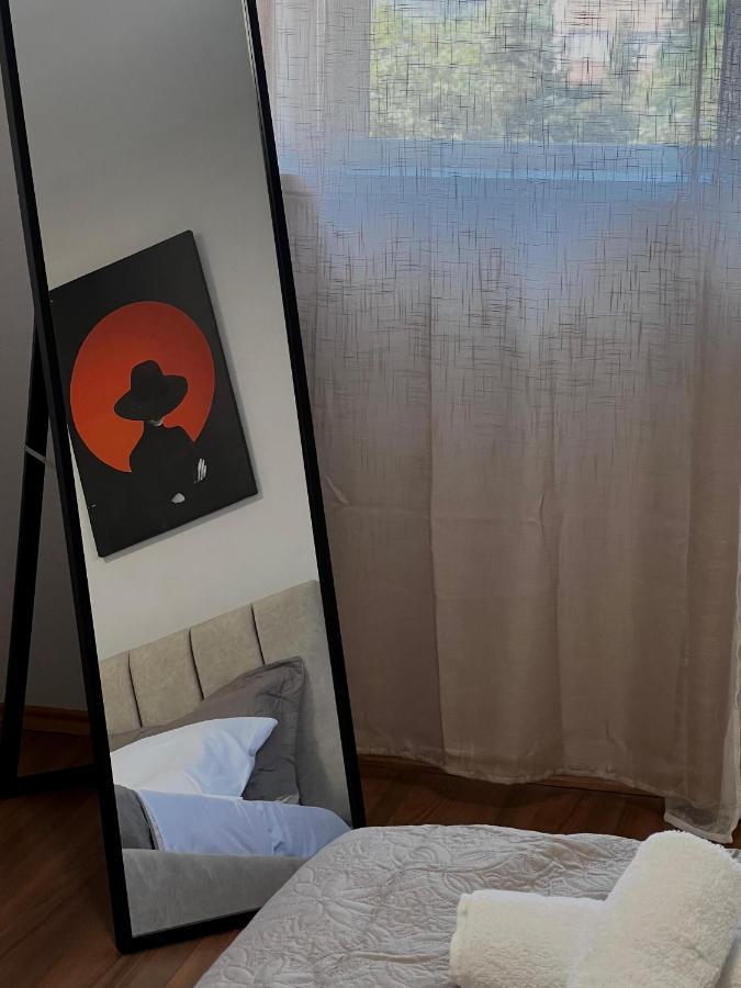 Pine Apartment Tirana Buitenkant foto