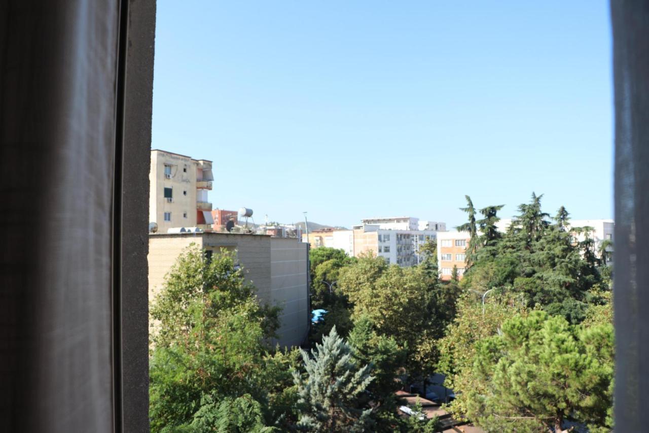 Pine Apartment Tirana Buitenkant foto